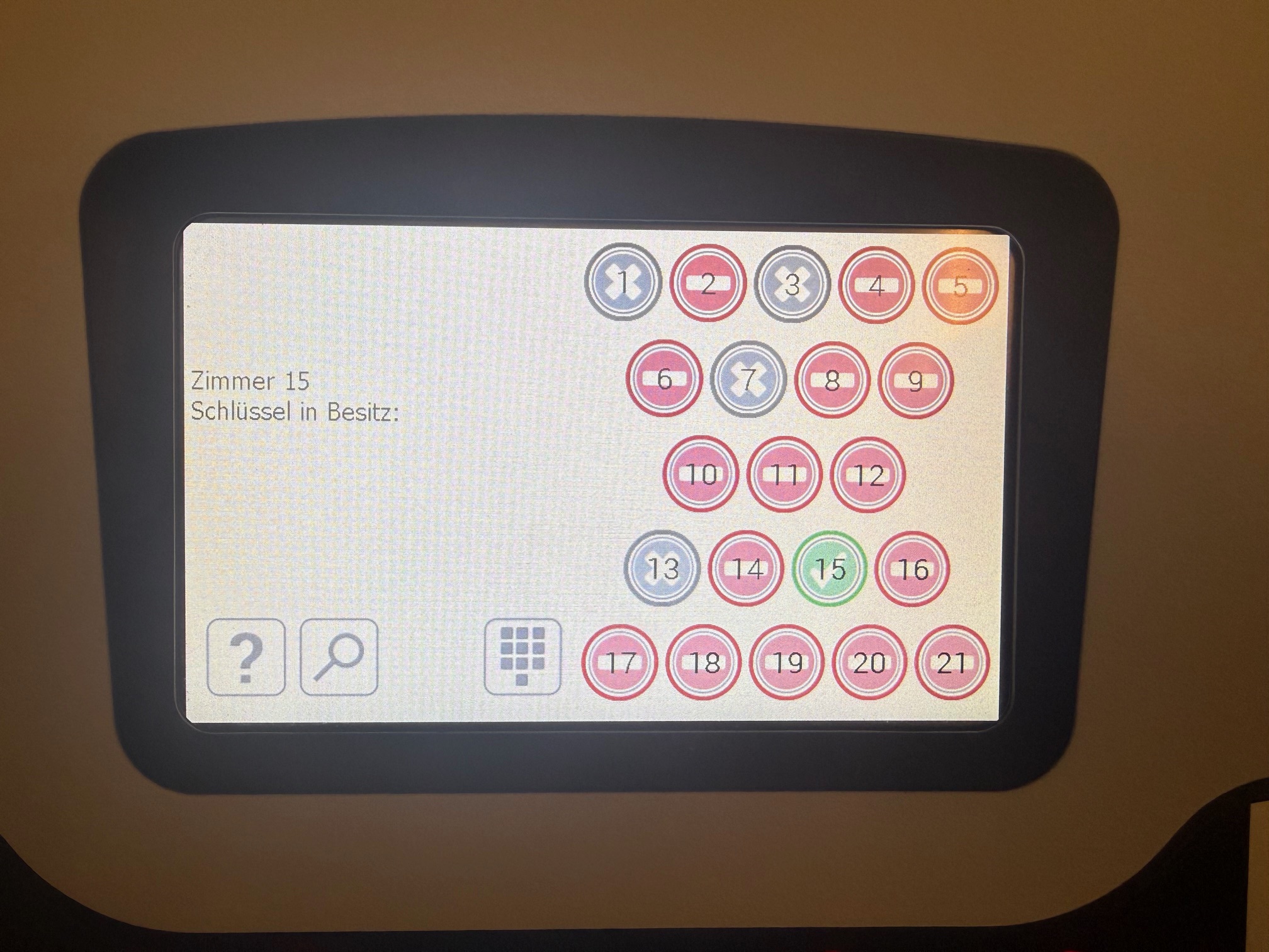 Display mit grünen und roten Nummern