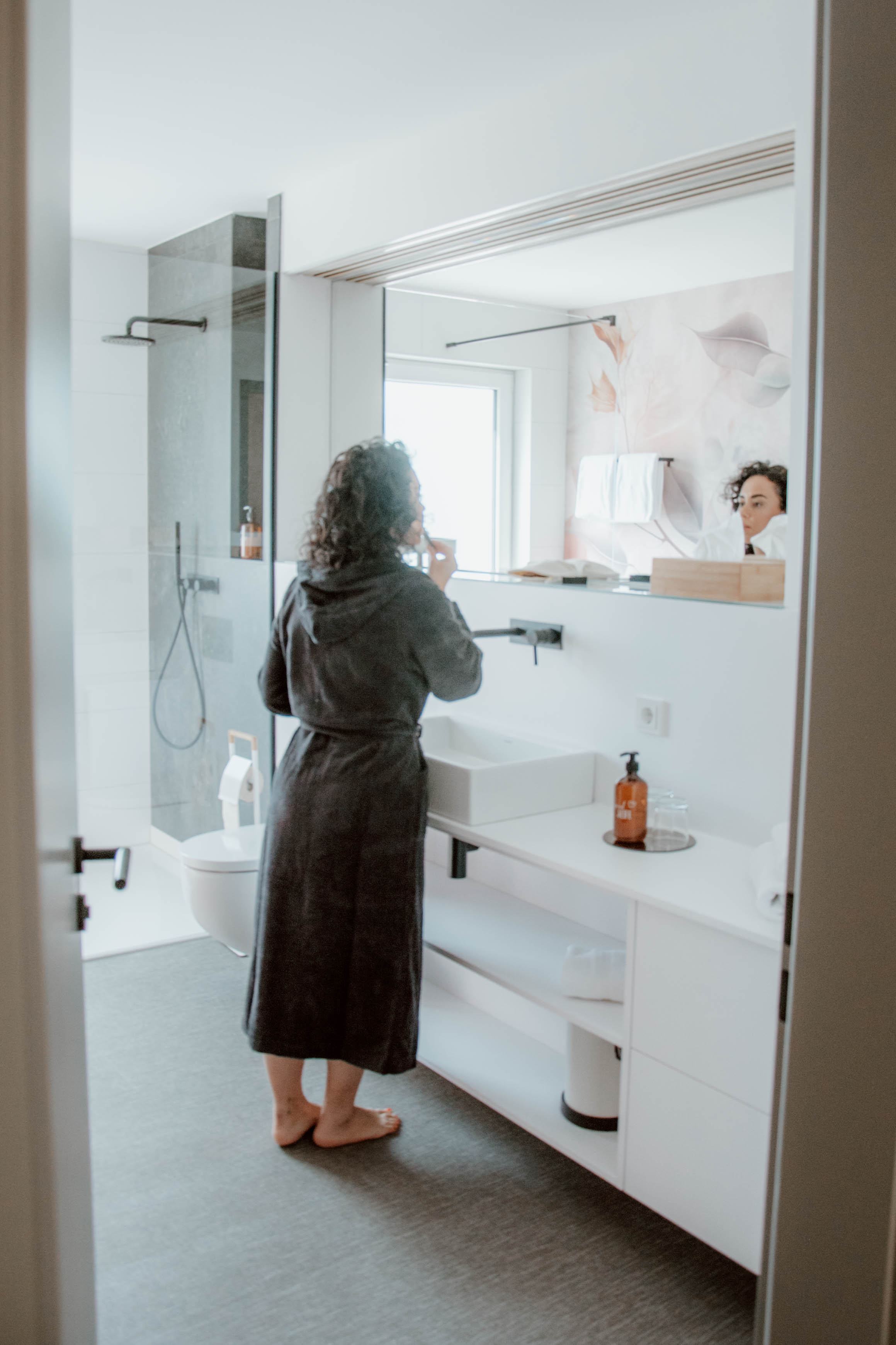 Business-Hotel bei Regensburg – Apartment mit Schreibtisch und Glasfaser-WLAN